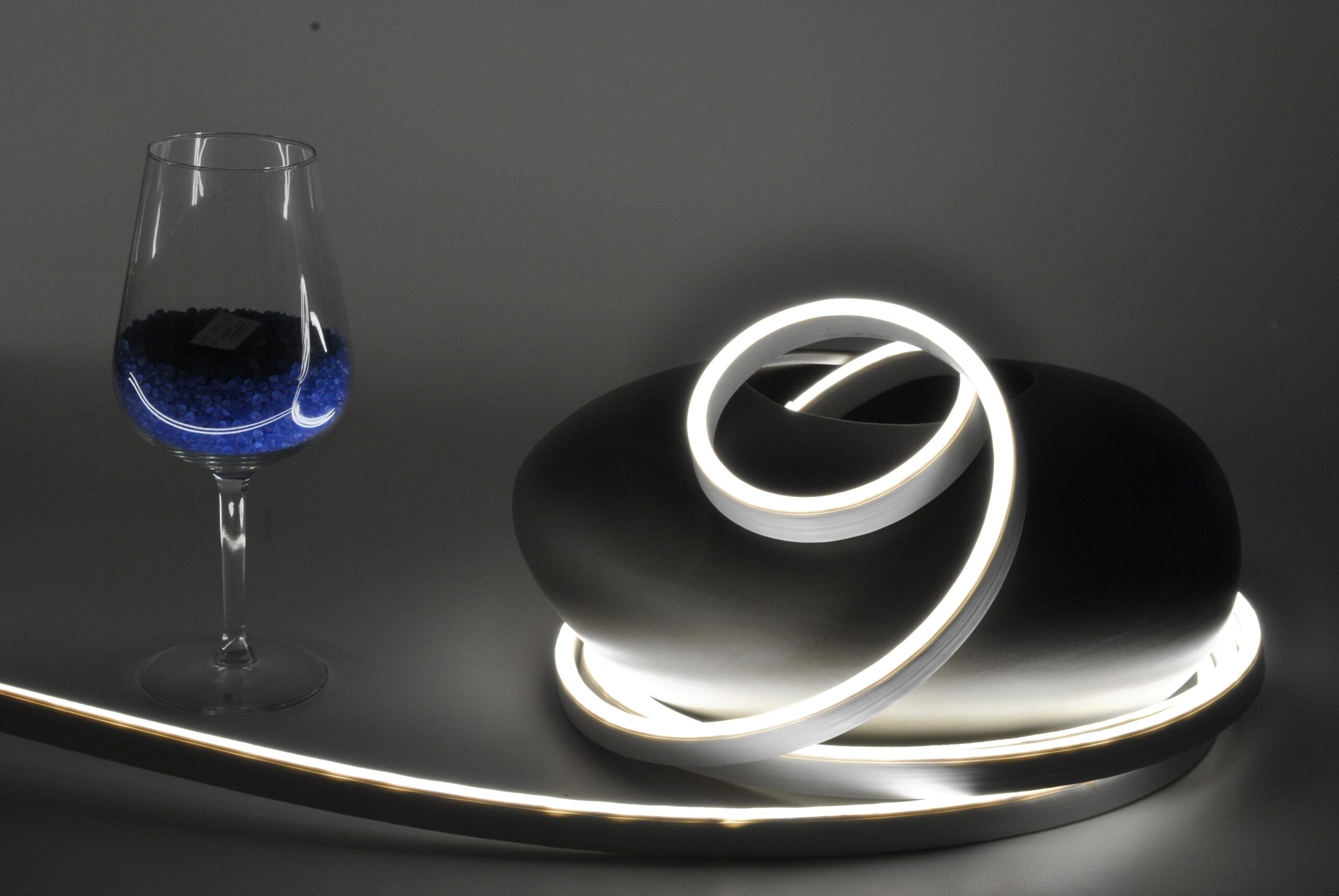 LED NeonFlex F10, 4,5W, 24V, CW, IP68, šírka 9mm, výška 18mm