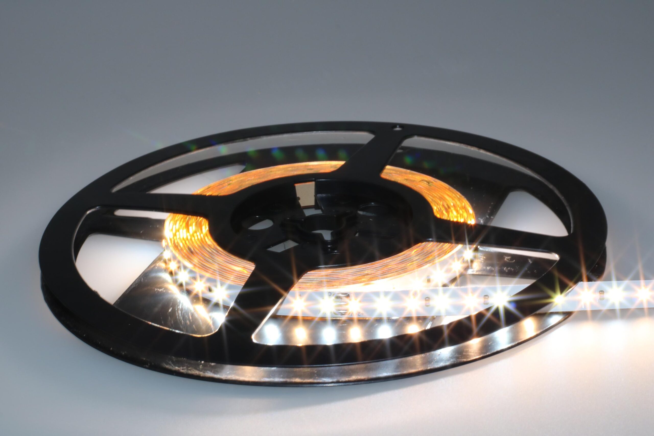LED pás 9,6W, 24V, 120pcs/m - 2216 SMD, CCT, IP20, šírka 8mm