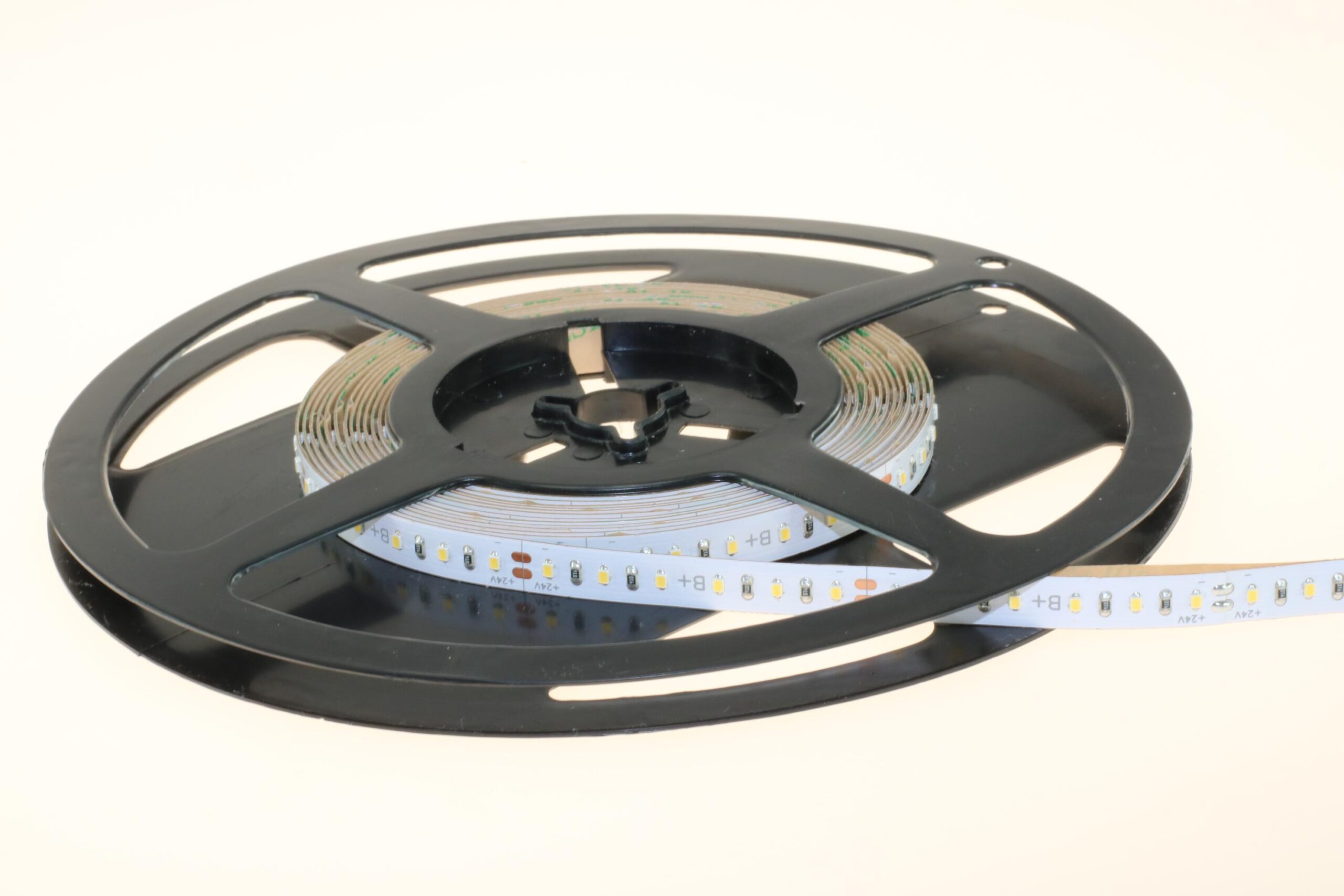 LED pás 9,6W, 24V, 120pcs/m - 2216 SMD, CW, IP20, šírka 8mm – Obrázok 3