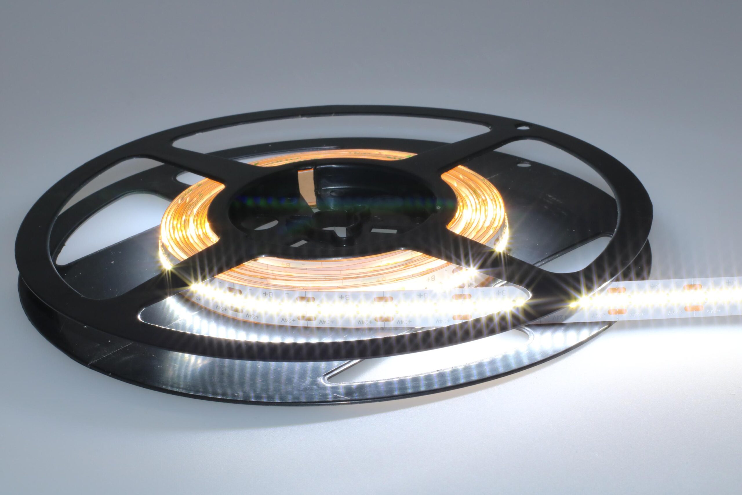 LED pás 24W, 24V, 300pcs/m - 2216 SMD, CW, IP20, šírka 10mm