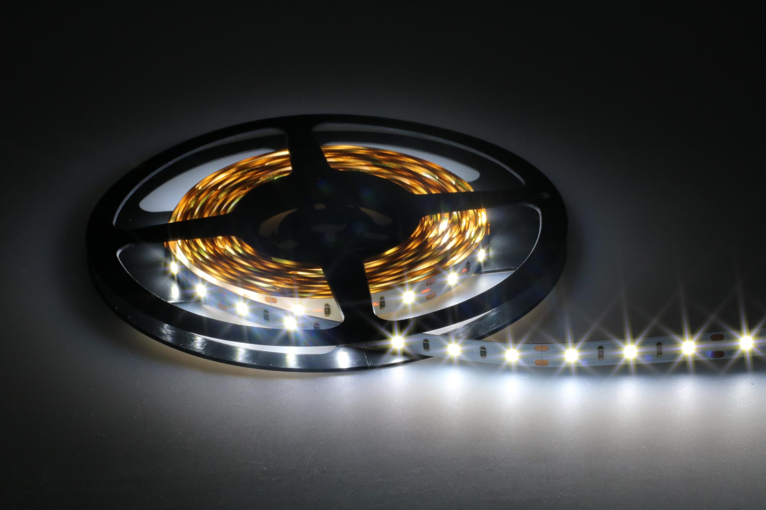 LED pás 3,6W, 12V, 60pcs/m - 2835 SMD, CW, IP20, šírka 8mm
