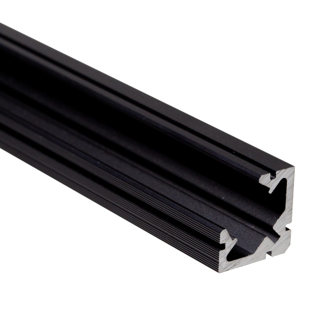 Rohový hliníkový profil CC23, čierny, 19x19mm - led1.sk
